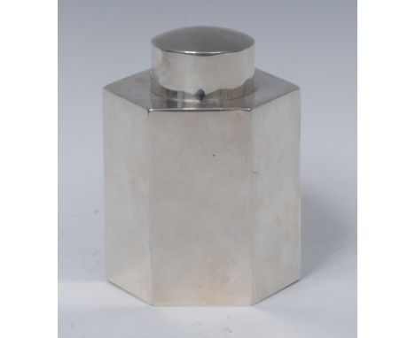 An Edwardian silver hexagonal tea caddy, quite plain, push-fitting cover, 9.5cm high, Henry Clifford Davis, London 1902