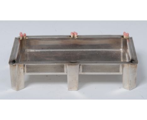 An Art Deco E.P.N.S novelty snooker club table vesta/ashtray, as a billiard table, engine turned border, 14.5cm wide, Reg. De