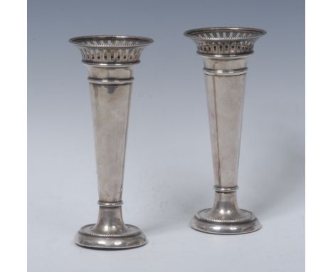 A pair of Edwardian silver trumpet shaped specimen vases, pierced outswept rims, beaded borders, spreading circular bases, 16