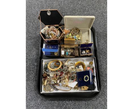 A tray containing a collection of assorted costume jewellery, trinket and jewellery boxes 