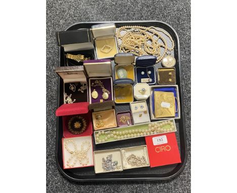 A tray of 9ct gold locket on gilt chain, silver fob watch, costume jewellery, compact, silver jewellery, Jasperware, charm br