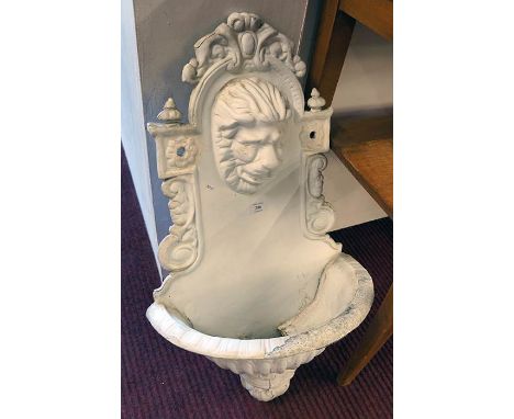 Metal lion's head wall planter
