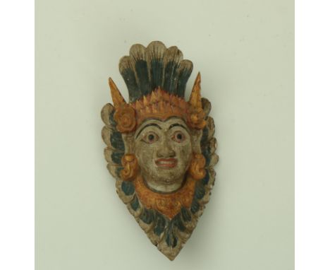 Bali, a carved portret of a dancer, ca. 1950. L. 34,5 cm. [1]