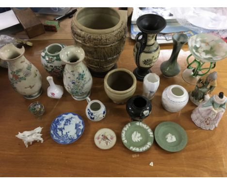 A group lot of ceramics including Oriental style ceramics. Group of 4 tea bowls, Wedgwood saucers and more. A/F.