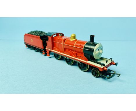 Hornby OO Gauge Thomas The Tank &amp; Friends Red JAMES Engine Unboxed