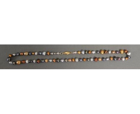 A 9 ct. Gold Multi-Coloured Pearl Necklace 