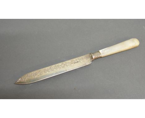 A Sheffield Silver Mother Of Pearl Handle Cake Knife 