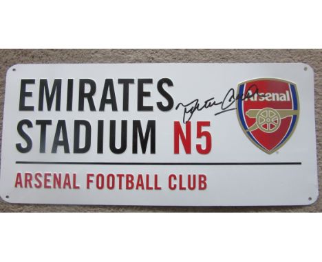 ARSENAL METAL STREET SIGN AUTOGRAPHED BY MARTIN KEOWN
Approx 16 x 7 inches