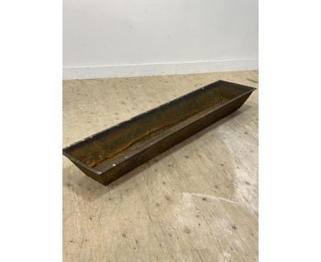 A vintage cast iron rectangular farm water trough, with draining hole (h.21cm x l.192cm x w.40cm).  For uplift: please note t