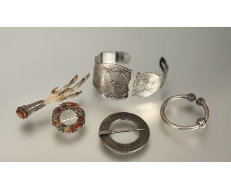 A white metal circular brooch set eight moss agate oval cabouchons: d. x 3.5cm, An Alexander Ritchie Iona silver marriage  br