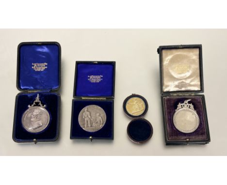 Cased silver medals and medallions:  France Ministere de Agriculture (50mm), marked Argent to rim (65g), cased.  Small silver