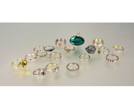 A 9ct gold dress ring set oval citrine flanked by three peridots to each shoulder R 214g and collection of yelllow metal and 