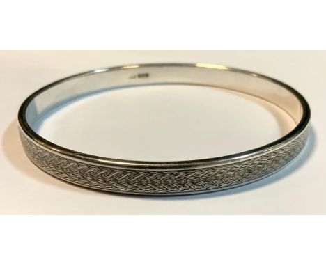 A Charles Horner silver bangle, engine turned, scaled decoration, Chester 1924 