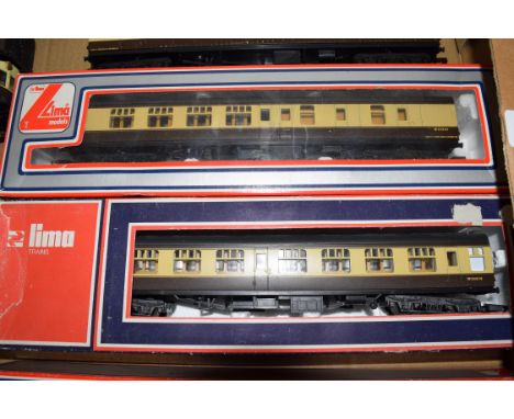 Group of two boxed Lima 00 gauge coaches