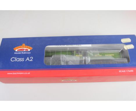 Boxed Bachmann 00 gauge 31-527 Class A2 locomotive "Tudor Minstrel" BR Apple green No 60528 