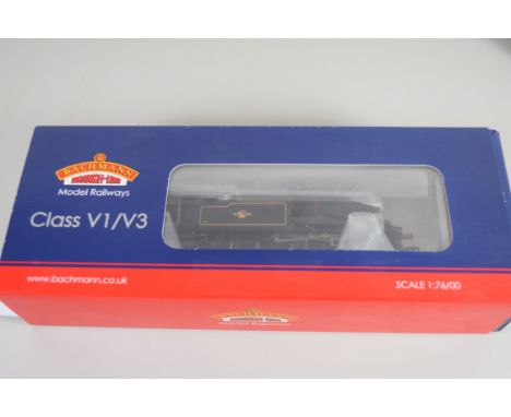 Boxed Bachmann 00 gauge 31-613 V3 tank BR lined black, late crest straight bunker No 67628 locomotive