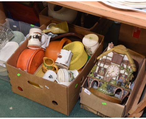Two boxes inc. a composition cottage-form mantel clock, Sadler and other mugs etc