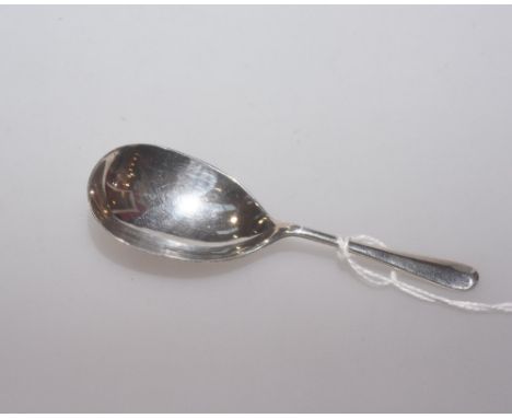 A George V silver caddy spoon, Sheffield 1915.