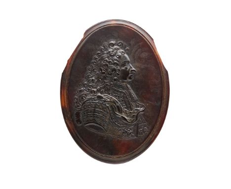 CONTINENTAL PRESSED TORTOISESHELL SNUFF BOX 18TH CENTURY of oval outline, the pull off lid with finely detail portrait of a n