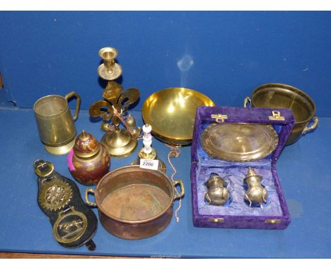 A copper pot, a fleur-de-lis candlestick, etc.