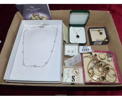 A quantity of costume jewellery including Isle of Wight pearl necklace, Hematite pendant and chain, compact, earrings etc.