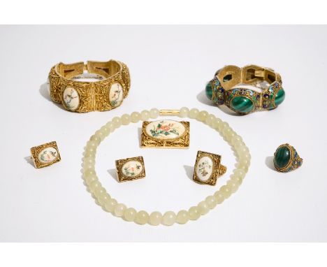 A set of Chinese gilt and enamelled silver, painted ivory and malachite jewelry, early 20th C.  Circumference: 41,5 cm (the n