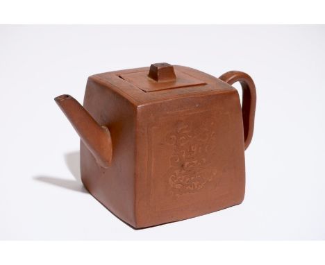 A square Chinese Yixing teapot and cover, 19th C.  L.: 14,5 cm - H.: 9 cm  Provenance: The Arthur J. Harris Collection - Sold