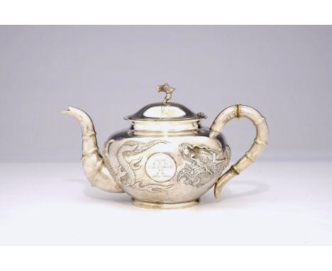 An inscribed Chinese silver teapot with dragon design, ca. 1936   L.: 24 cm - W.: 14 cm - H.: 14,5 cm Marked on the base "Yok