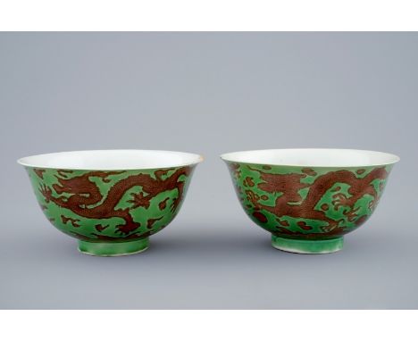 A pair of Chinese green and aubergine dragon bowls, Kangxi mark and of the period  Dia.: 11 cm - H.: 5,5 cm  Condition:- One 