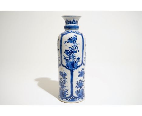 A Chinese blue and white rouleau vase, Kangxi  H.: 27 cm  Condition reports and high resolution pictures are available on our