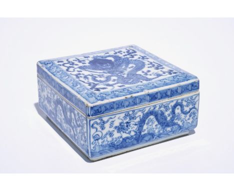 A square Chinese blue and white box and cover with dragons, Kangxi  Dim.: 13 x 13 cm - H.: 6,5 cm  Condition reports and high