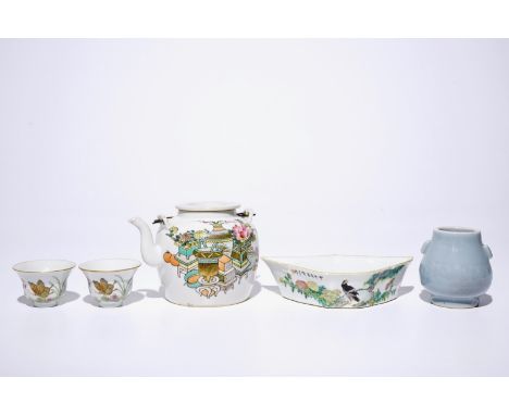 A varied collection Chinese monochrome, qianjiang cai and famille rose wares, 19/20th C.  L.: 19 cm - W.: 14 cm - H.: 12 cm (