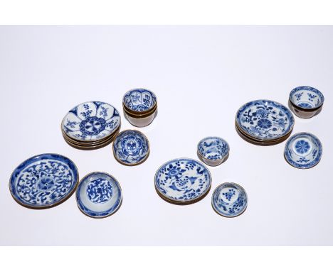 Ten Chinese blue and white on capucin brown ground cups and saucers, Kangxi  Dia.: 13 cm (saucer) Dia.: 8 cm - H.: 4,5 cm (cu