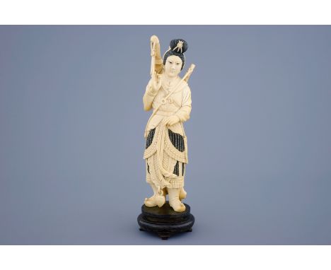 A Chinese carved ivory figure of a female warrior on a wooden base, late 19th C.  Dim.: 36,5 x 10,5 x 9,5 cm  Condition repor