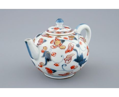 A fine Japanese Imari teapot and cover, Edo, 18th C.  H.: 8,5 cm  Condition reports and high resolution pictures are availabl