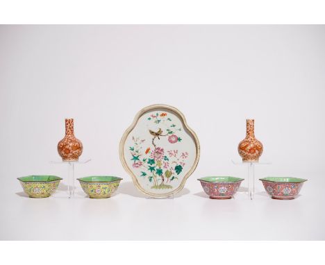 A Chinese famille rose dish, a pair of dragon vases and four Canton enamel bowls, 19/20th C.  Dim.: 22,5 x 26 cm (the dish) H