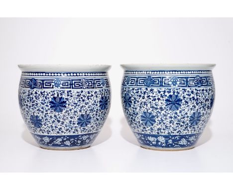 A pair of Chinese blue and white lotus scroll fishbowls, 19th C.  Dia.: 40 cm - H.: 35,5 cm  Condition reports and high resol