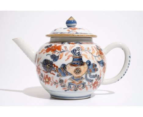 A Chinese Imari and gilt teapot and cover, Qianlong  L.: 18,5 cm - H.: 12 cm  Condition reports and high resolution pictures 