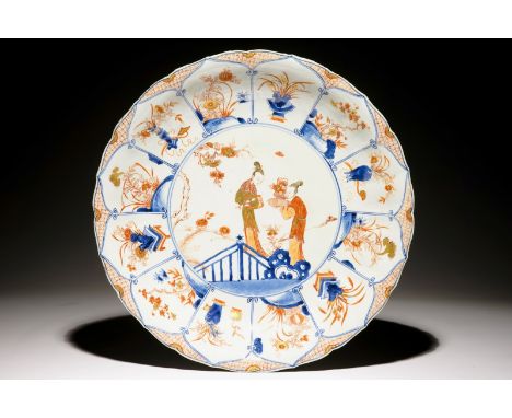 A large and fine Chinese Imari-style dish with ladies in a garden, Kangxi/Yongzheng  Dia.: 43 cm - H.: 7 cm  Condition report
