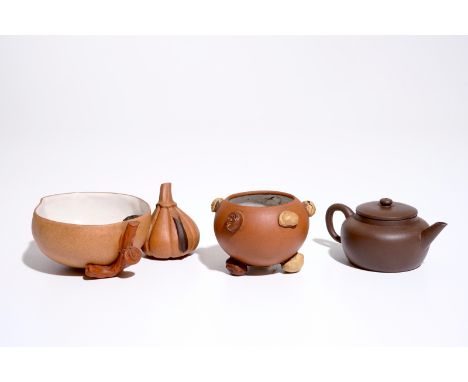 A Chinese Yixing peach-shaped bowl, a round bowl and a teapot with cover, 19/20th C.  Dia.: 13 cm - H.: 5,5 cmDia.: 8 cm - H.