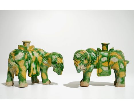 A pair of Chinese spinach and egg glazed elephant-shaped incense burners, Kangxi  Dim.: H.: 12,5 cm - L.: 14 cm  Provenance: 
