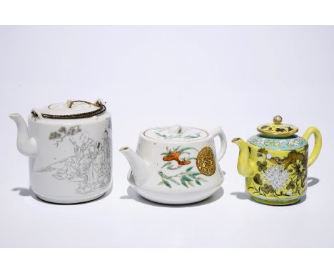 Three Chinese teapots and covers, 19th C.  Dim.: L.: 15 cm - W.: 11,5 cm - H.: 13 cm (the largest teapot)  Condition reports 