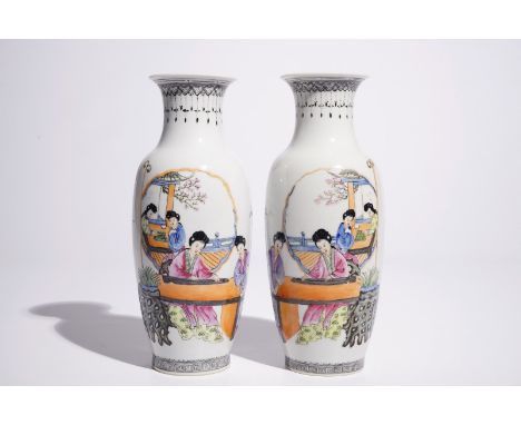 A pair of Chinese famille rose vases with ladies playing a qin and a game of go, Republic, 20th C.  H.: 23,5 cm  Condition re