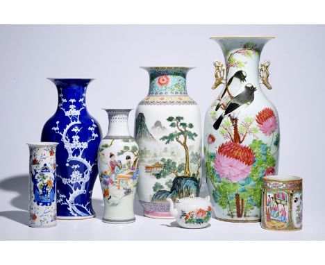 Five Chinese famille rose and blue and white vases, a teapot and a Canton rose brushpot, 19/20th  H.: 15 cm - Dia.: 12,5 cm (