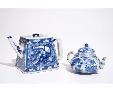 A Chinese blue and white covered teapot, 19th C. and a Chinese blue and white covered teapot, Kangxi  L.: 16 cm - H.: 9 cm L.