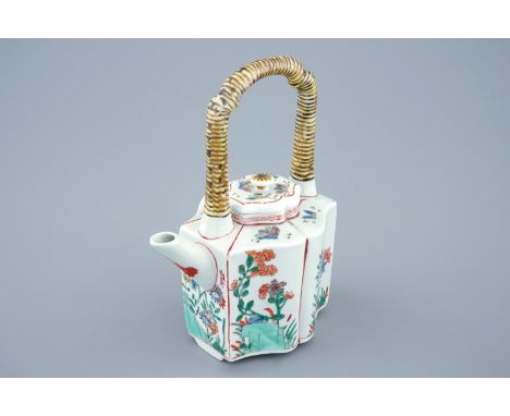 A Chinese famille verte teapot and cover, Kangxi  H.: 18,5 cm  Condition reports and high resolution pictures are available o