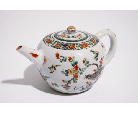 A Chinese bullet-shaped verte-imari teapot with a bird on a branch, Kangxi  L.: 17 cm - H.: 9,5 cm  Condition reports and hig