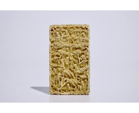 A rectangular Chinese carved ivory card holder, Canton, 19th C.  Dim.: 9,5 x 5,5 cm  Condition reports and high resolution pi