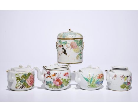 A Chinese qianjiang cai cylindrical box and cover and four teapots, 19/20th C  L.: 17 cm - W.: 13 cm - H.: 11 cm (the largest