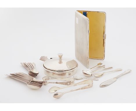 A mixed lot to include a silver condiment dish with glass liner (glass cracked), Birmingham, 1963-64, maker A.E.J., a silver 